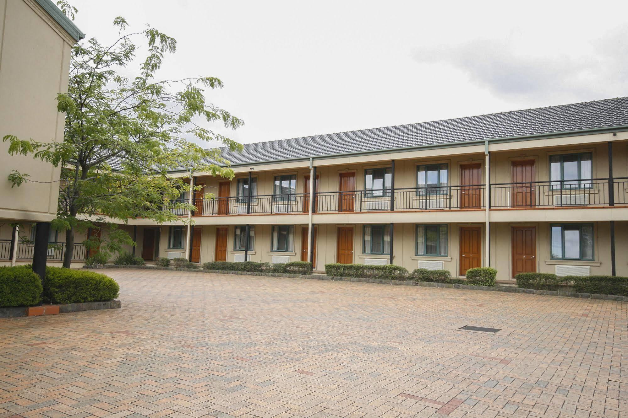 Gateway On Monash Hotel Notting Hill Exterior photo